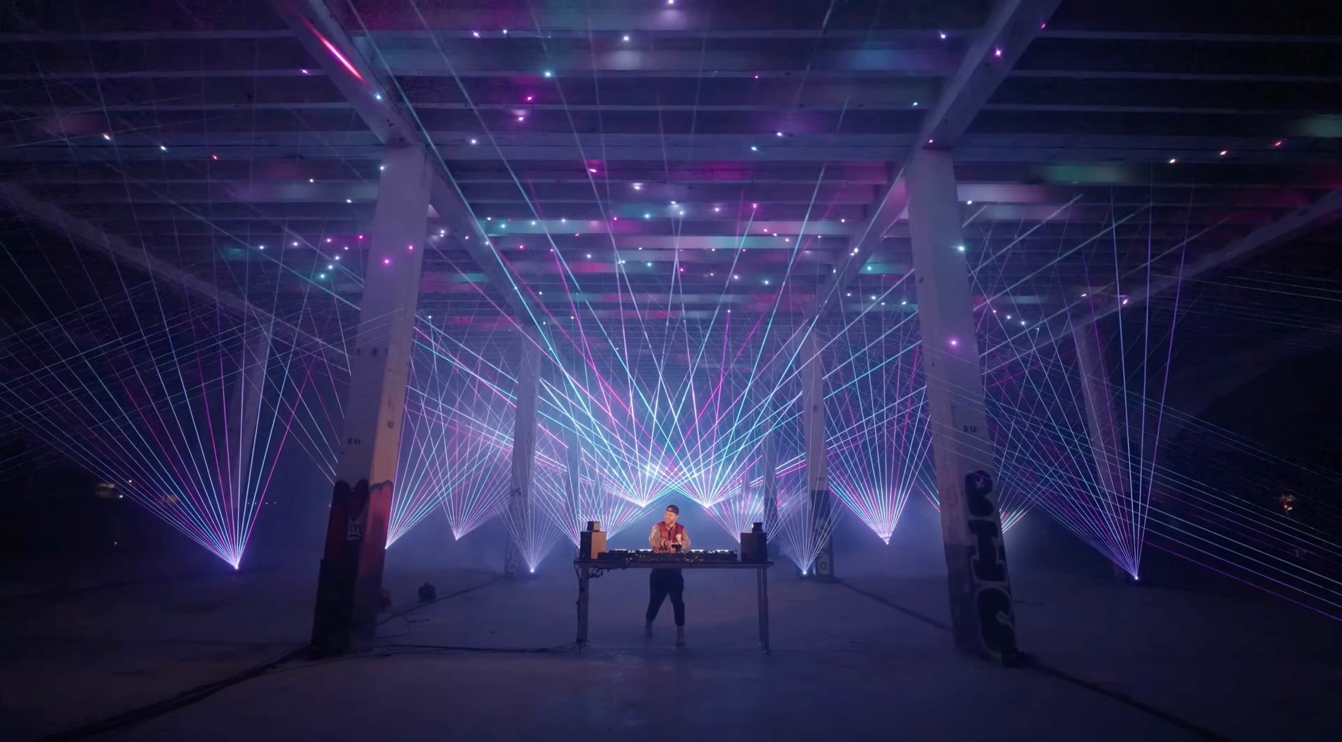 Jaenga performing at the Dream Machine album release event